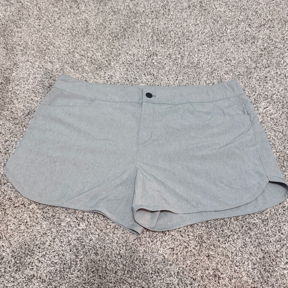 Magellan Outdoors Women's Pro Fish Technical Shorties with Line Cutter Size XL